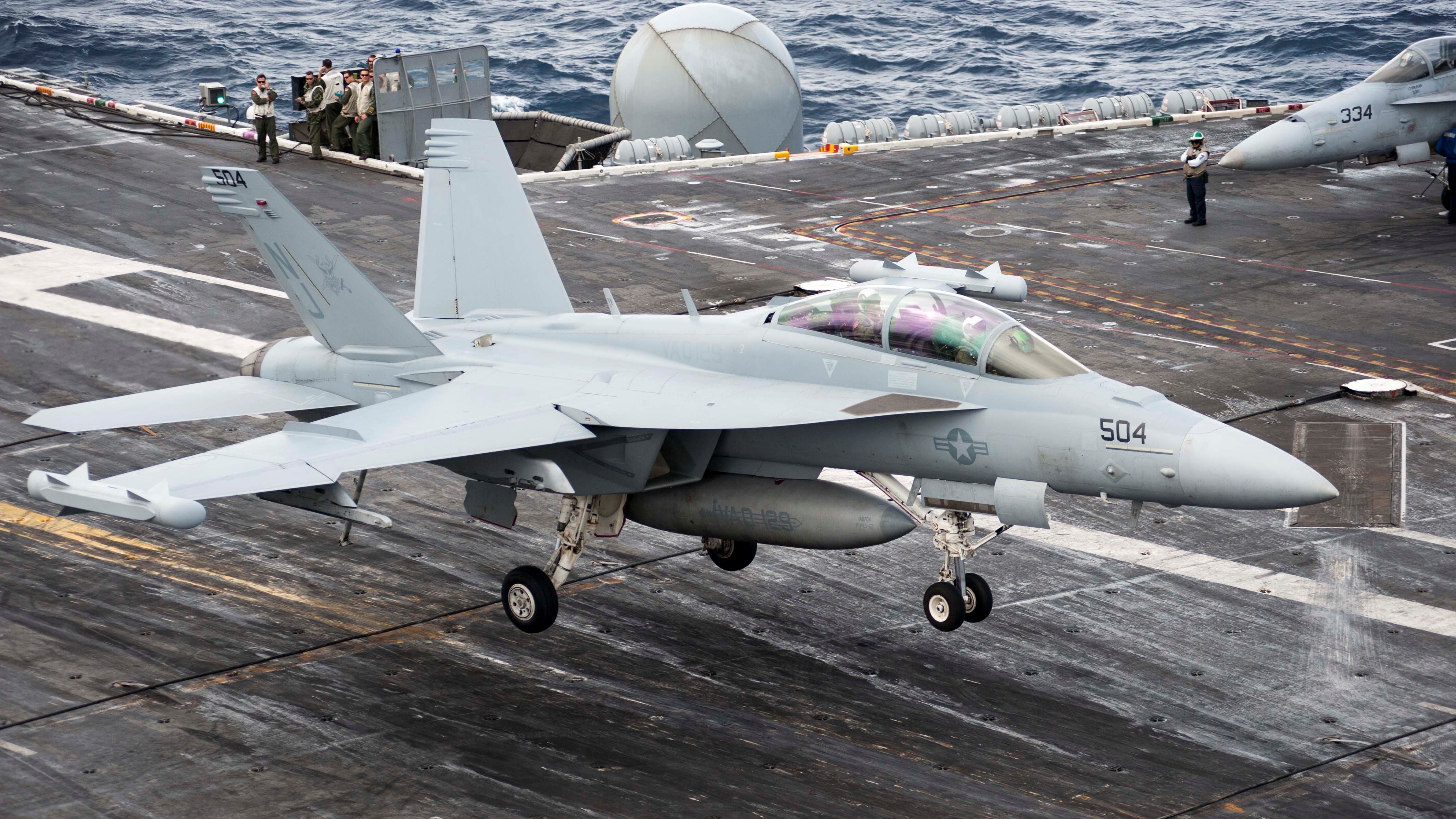 EA-18G Growler landing